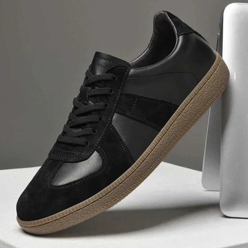 Herr sneakers i mocka med robust yttersula