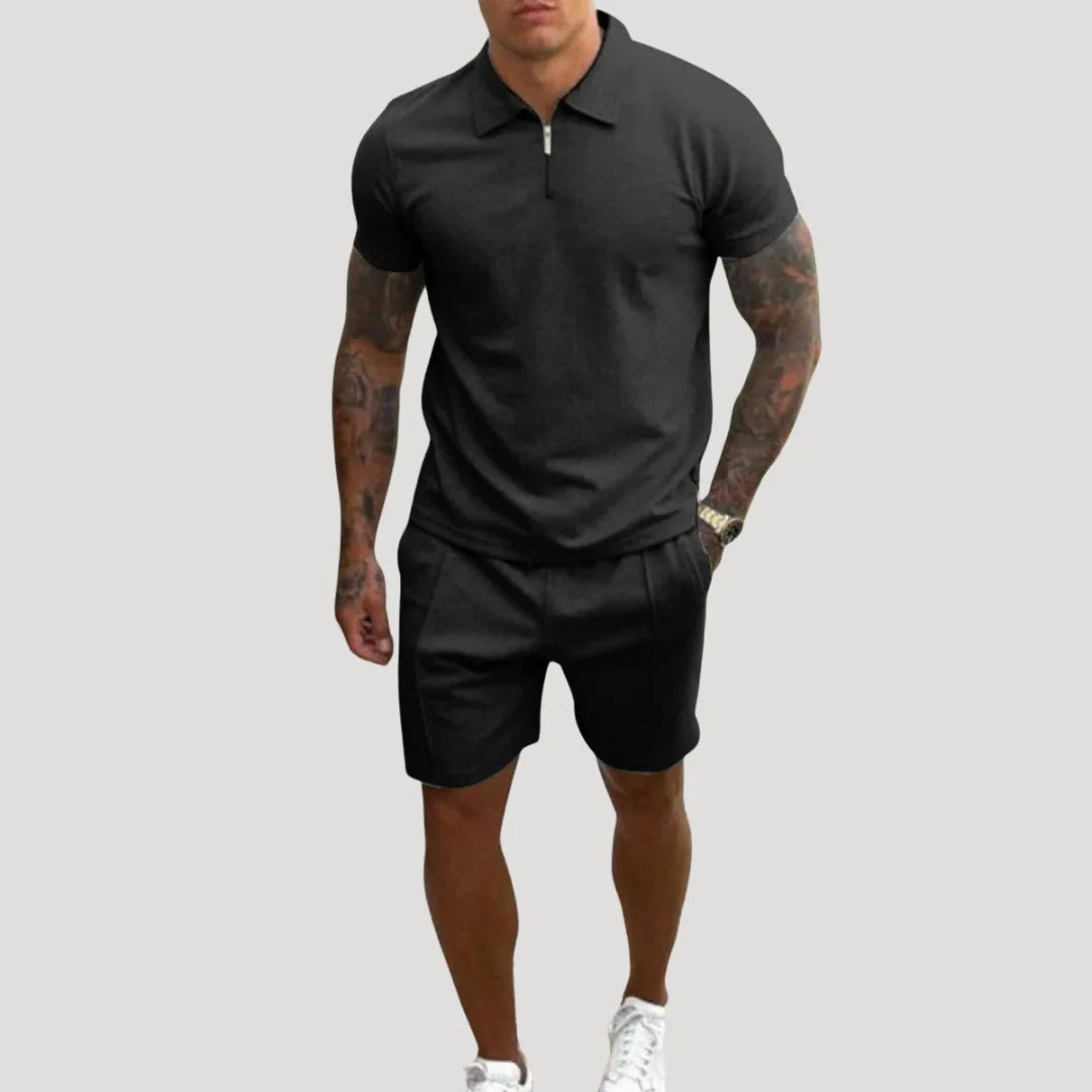 Herr tvådelat set med pikétröja och shorts