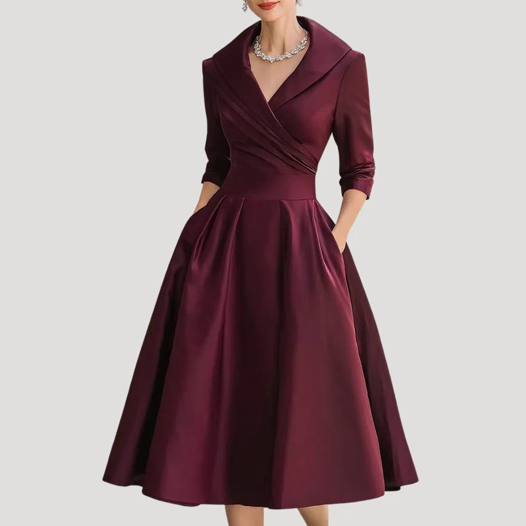 Dam elegant omlottklänning i midilängd