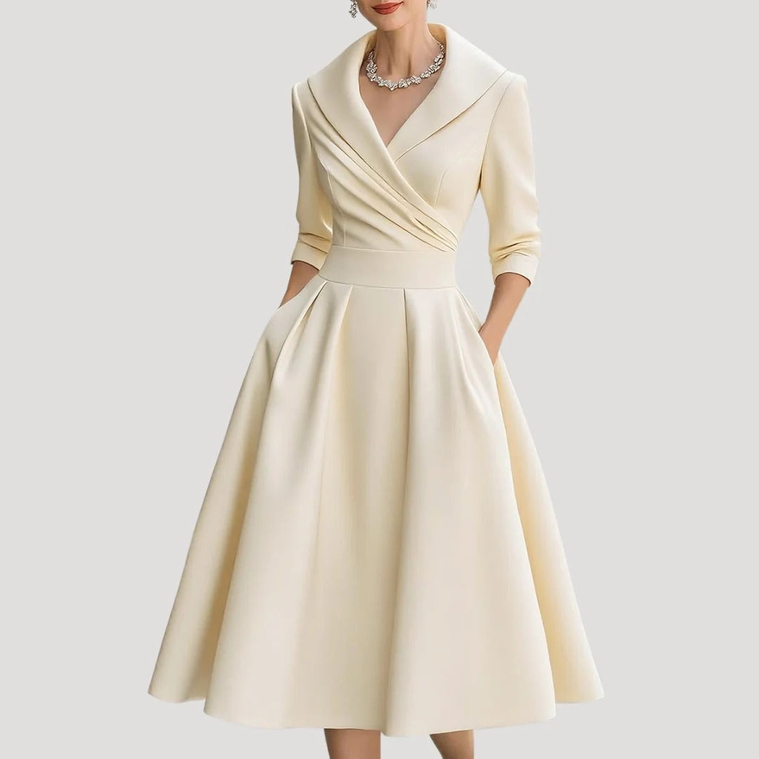 Dam elegant omlottklänning i midilängd