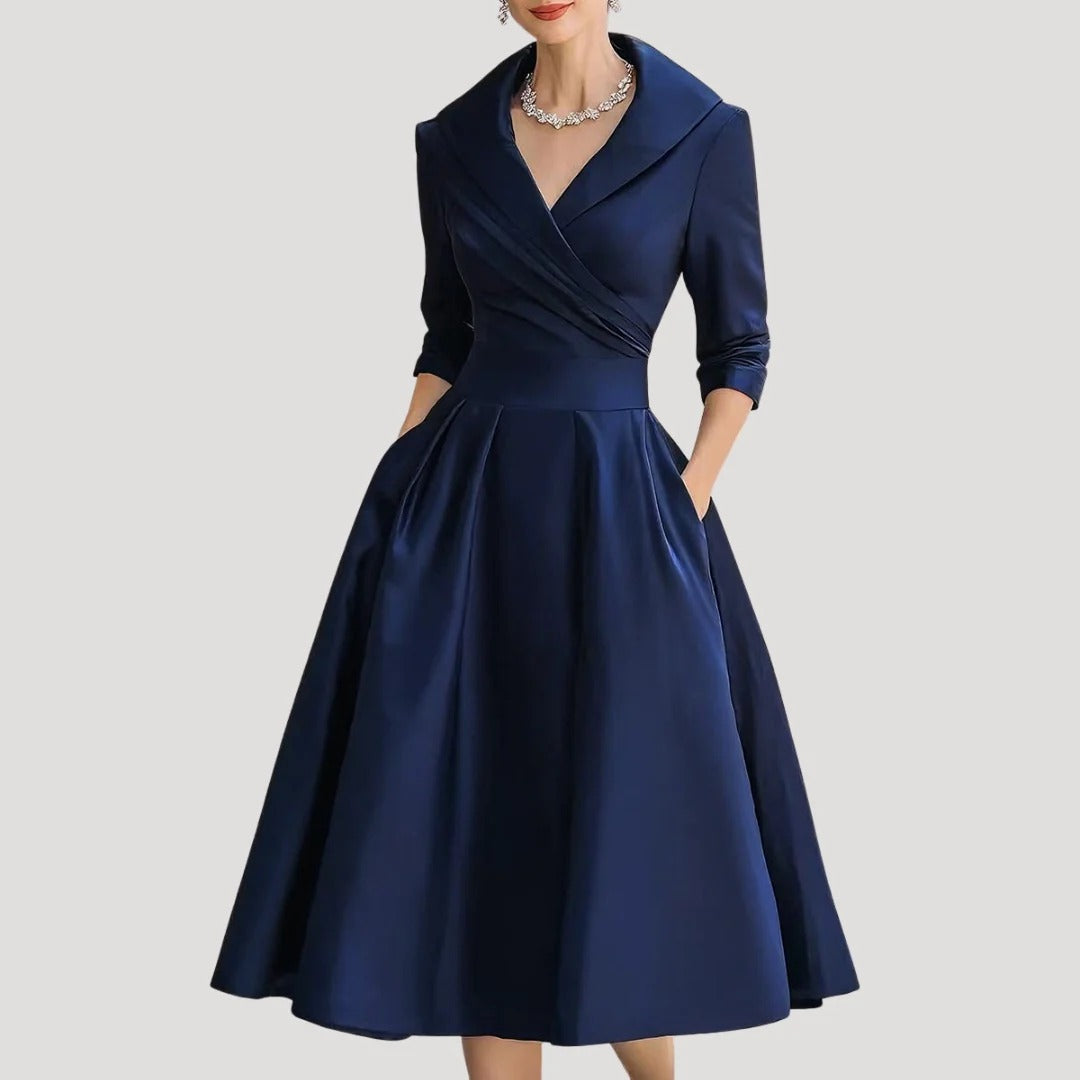 Dam elegant omlottklänning i midilängd