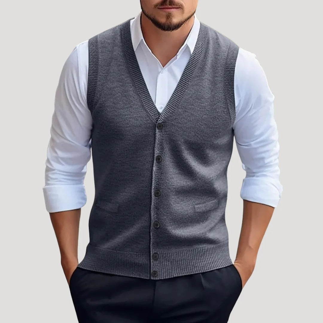 Herr stickad väst med V-ringning och knappar