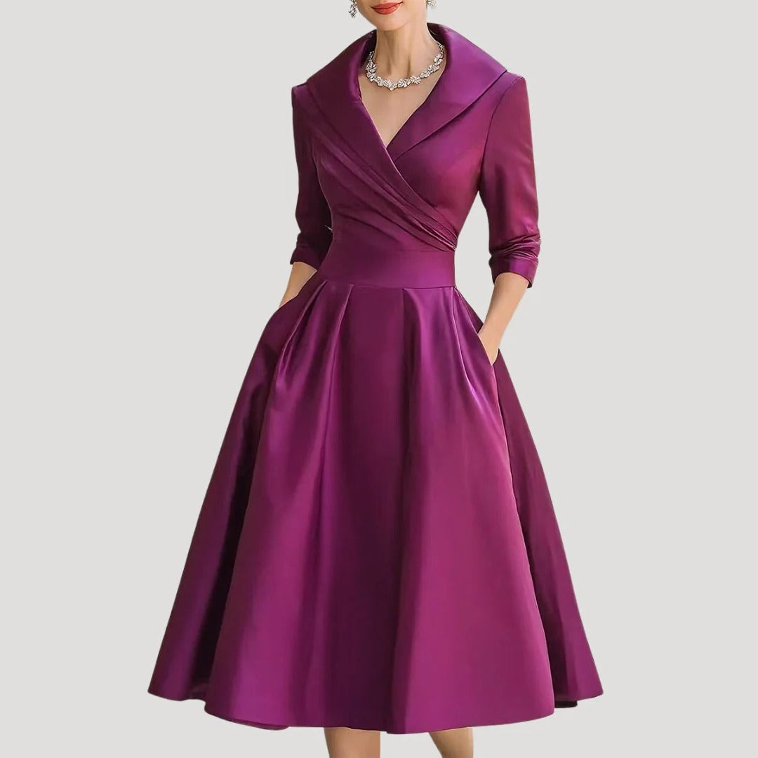 Dam elegant omlottklänning i midilängd